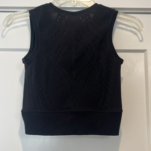 Athleta Black Crop Top with Sleek Design size xxs/xs. - Picture 5 of 7